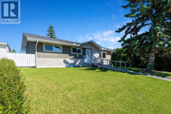 Primary Bedroom - 629 Agate Crescent Se, Calgary, AB T2J0Z4 Photo 5
