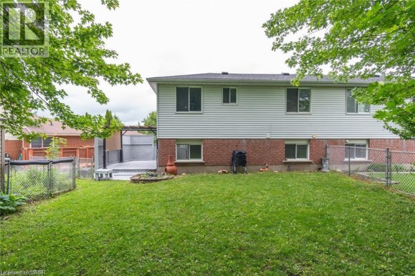 Bedroom - 629 Settlersfield Court Unit# B, Waterloo, ON N2T2K6 Photo 4