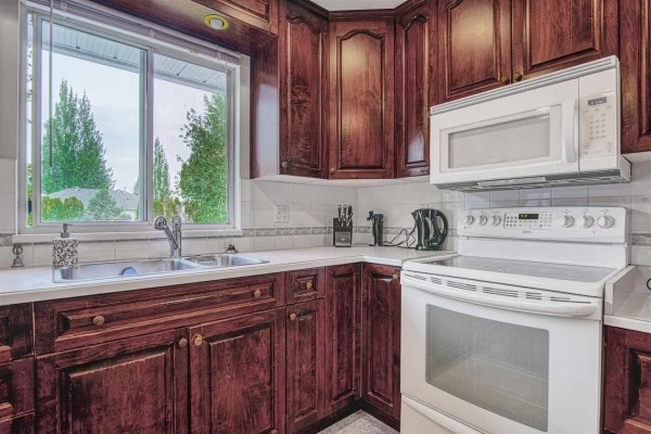 6297 172a Street, Surrey, BC V3S6V4 Photo 5