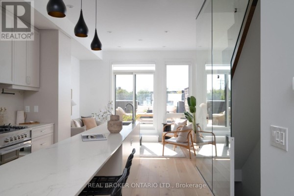 Kitchen - 62a Perth Avenue, Toronto, ON M6R2C1 Photo 2
