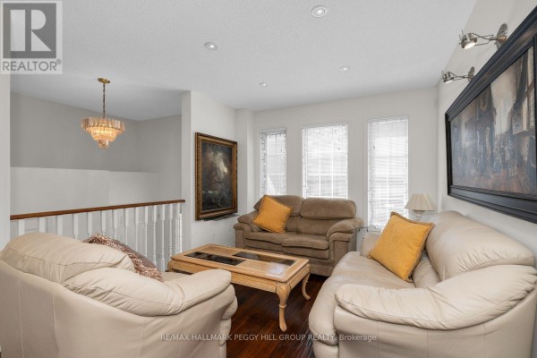 Living room - 63 - 1480 Britannia Road W, Mississauga, ON L5V2K4 Photo 4