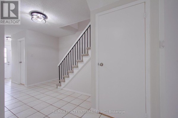 Primary Bedroom - 63 - 2355 Fifth Line W, Mississauga, ON L5K2M8 Photo 5