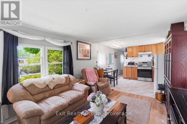 Kitchen - 63 - 63 Whites Road, Quinte West, ON K8V5P5 Photo 5