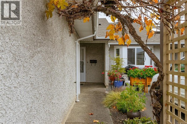 Patio - 63 2070 Amelia Ave, Sidney, BC V8L4X6 Photo 2