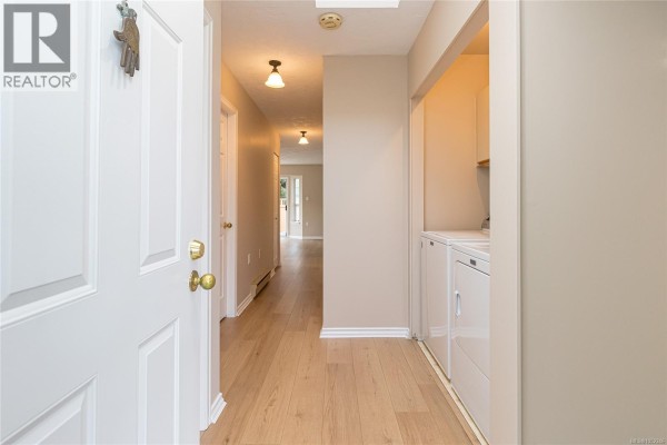 Primary Bedroom - 63 2070 Amelia Ave, Sidney, BC V8L4X6 Photo 4
