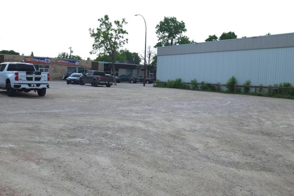 63-2nd St./ 17 Park Avenue, Lac Du Bonnet, MB R0E1A0 Photo 4