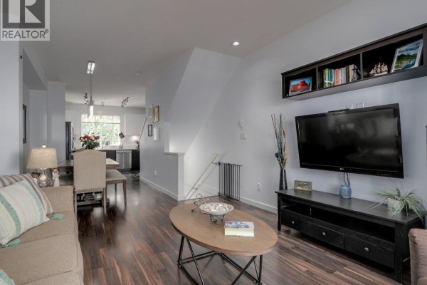 63 3010 Riverbend Drive, Coquitlam, BC V3C0B8 Photo 3