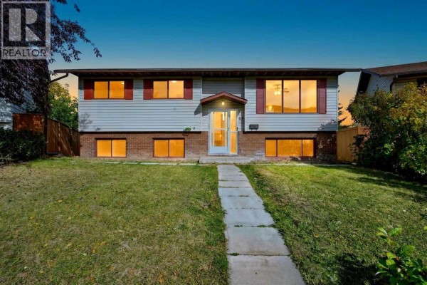 63 Beaconsfield Crescent Nw, Calgary