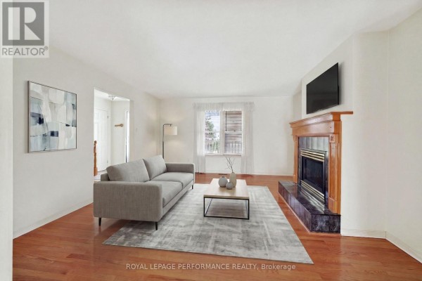 Living room - 63 Columbia Avenue, South Stormont, ON K0C1P0 Photo 5