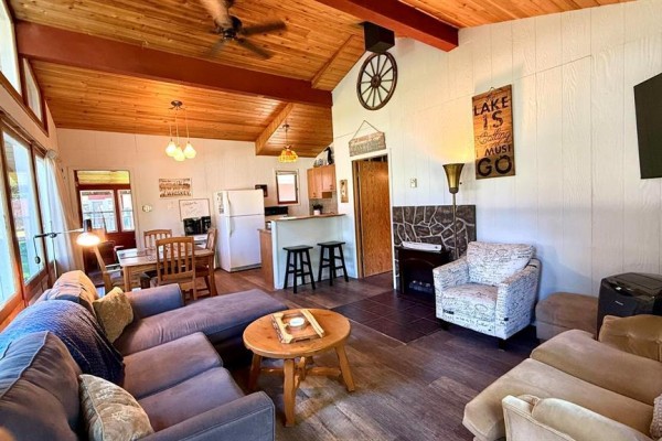 63 Dogwood Street, Falcon Lake Photo 3