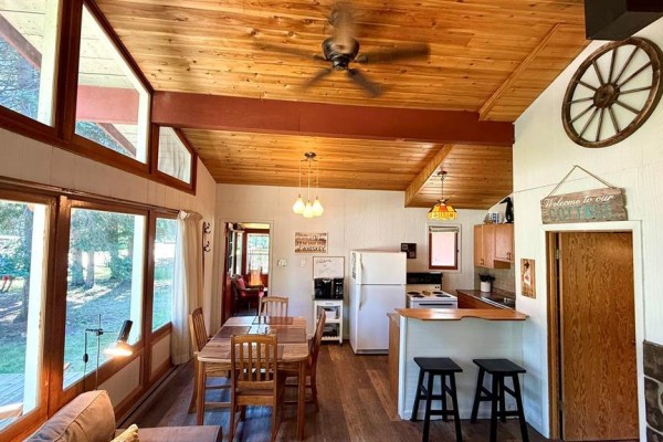 63 Dogwood Street, Falcon Lake Photo 4