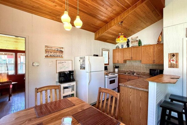 63 Dogwood Street, Falcon Lake Photo 5