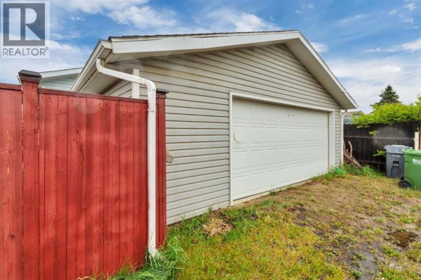 4pc Bathroom - 63 Elder Street, Red Deer, AB T4R2C6 Photo 2