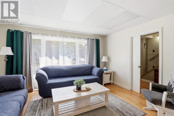 Foyer - 63 Elmwood Ave, Sault Ste  Marie, ON P6B4V7 Photo 4