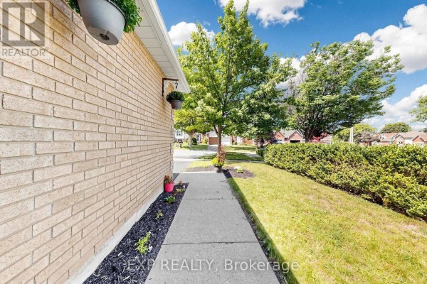 Bedroom 3 - 63 Fenwick Avenue, Clarington, ON L1C4S1 Photo 5