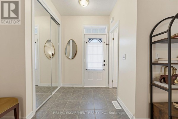 63 Golden Iris Crescent, Hamilton, ON L8B0R6 Photo 3