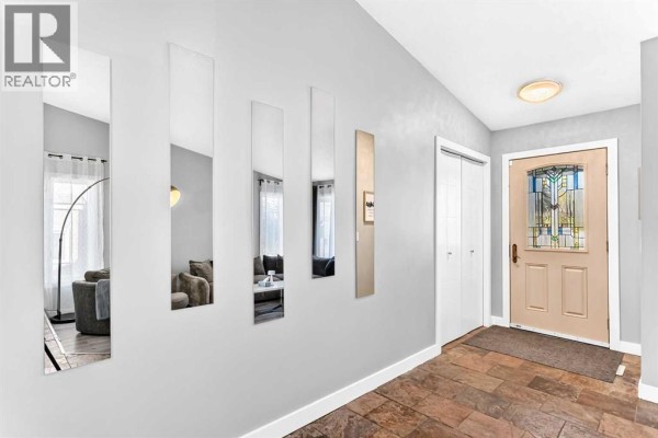 Dining room - 63 Millpark Road Sw, Calgary, AB T2Y2N6 Photo 4