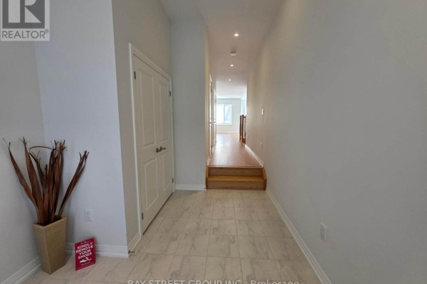 Kitchen - 63 Sandels Avenue, Richmond Hill, ON L4S0M5 Photo 3