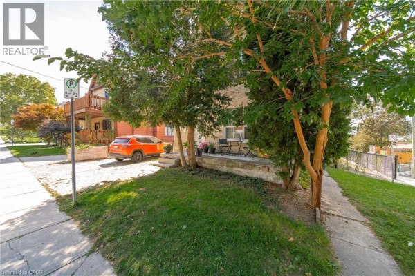 4pc Bathroom - 63 St George Street Unit# Unit 1, Kitchener, ON N2G2T1 Photo 3