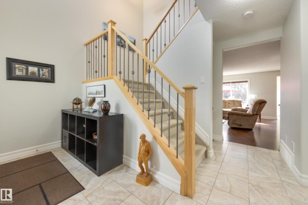Family room - 6303 18 Av Sw, Edmonton, AB T6X0S1 Photo 4
