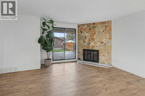Kitchen - 6304 28 Avenue Ne, Calgary, AB T1K4K7 Photo 5