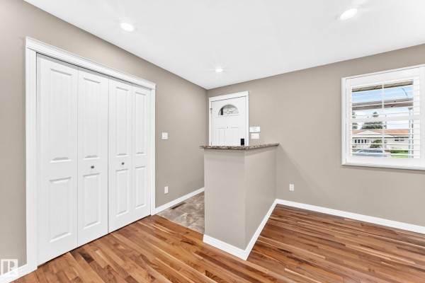 Kitchen - 6307 92a Av Nw, Edmonton, AB T6B0T5 Photo 3