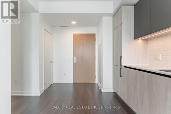 631 - 150 Logan Avenue, Toronto, ON M4M0E4 Photo 2