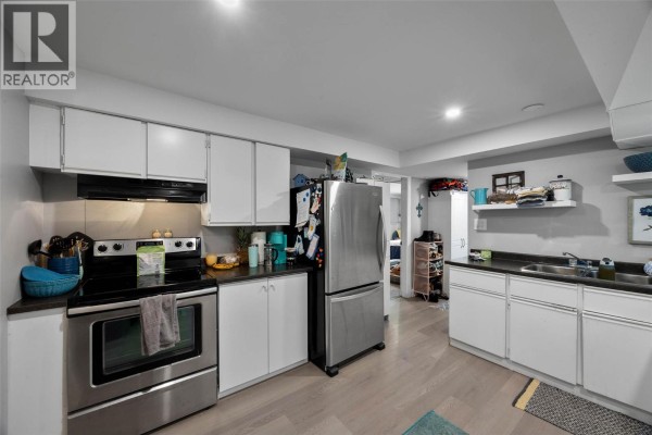 631 Brandon Avenue, Kamloops, BC, photo 2