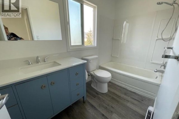 631 Burns Street, Penticton, BC V2A4X2 Photo 4
