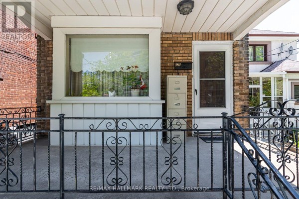Living room - 631 Lauder Avenue, Toronto, ON M6E3J8 Photo 3