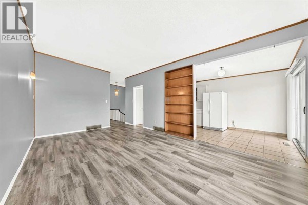 Living room - 6329 Centre Street Nw, Calgary, AB T2K0V3 Photo 4