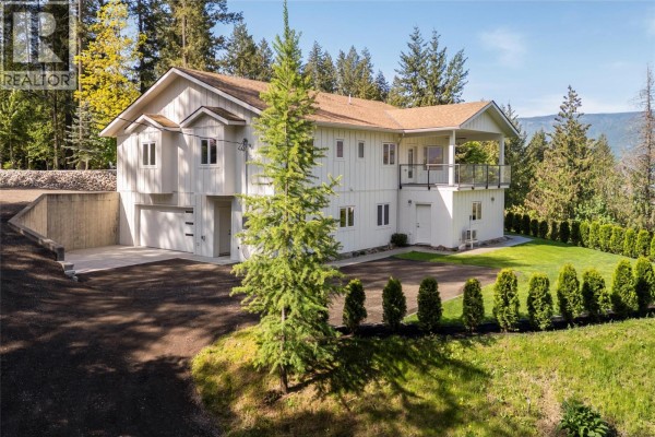 Kitchen - 633 9 Street Se, Salmon Arm, BC V1E2C2 Photo 3