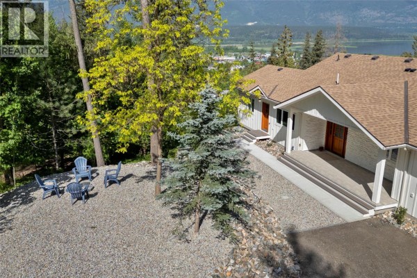 Kitchen - 633 9 Street Se, Salmon Arm, BC V1E2C2 Photo 5