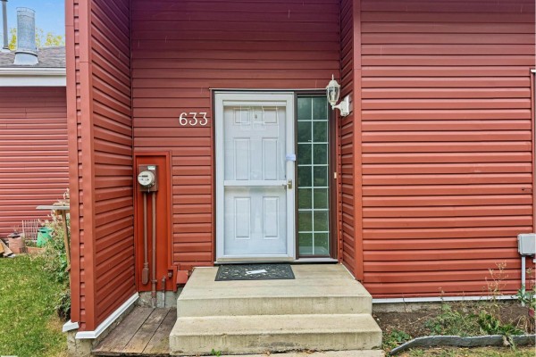 Kitchen - 633 Millbourne Rd E Nw, Edmonton, AB T6K3N3 Photo 2