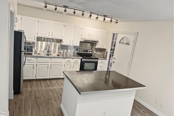Bedroom 2 - 633 Millbourne Rd E Nw, Edmonton, AB T6K3N3 Photo 5