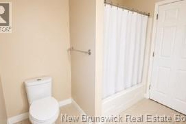 3pc Bathroom - 633 Whitepine Road, Riverview, NB E1B2P2 Photo 4