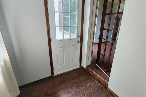 Enclosed porch - 634 2nd Street, Estevan, SK S4A0K9 Photo 5
