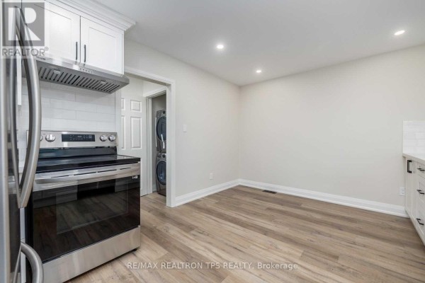 Bedroom 3 - 634 Athol Street E, Oshawa, ON L1H1M3 Photo 5