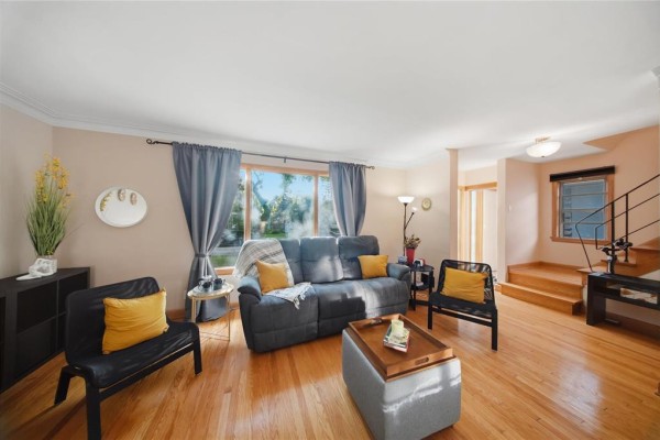Family room - 634 Beaverbrook Street, Winnipeg, MB R3N1N6 Photo 2
