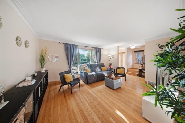 Living room - 634 Beaverbrook Street, Winnipeg, MB R3N1N6 Photo 5