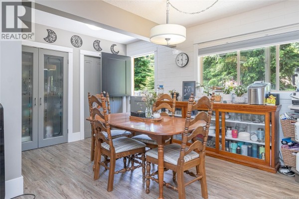 Studio - 6340 Island Hwy W, Qualicum Beach, BC V9K2E5 Photo 4