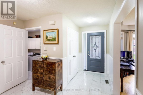 Kitchen - 6343 Alderwood Trail, Mississauga, ON L5N6X1 Photo 4