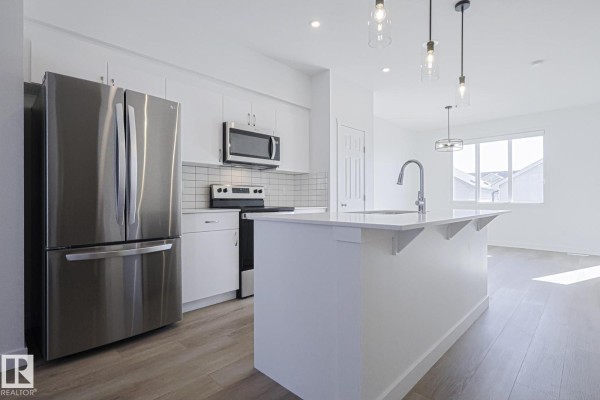 Kitchen - 6343 King Wd Sw, Edmonton, AB T6W5P1 Photo 3