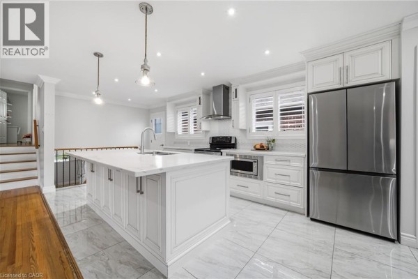Family room - 6346 Neuchatel Road, Mississauga, ON L5N2J8 Photo 3