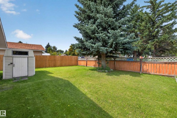 Primary Bedroom - 6348 34a Av Nw, Edmonton, AB T6L1E4 Photo 5