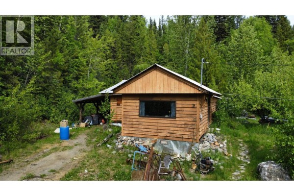 Primary Bedroom - 6348 Rosette Lake Road, Likely, BC V0L1N0 Photo 3