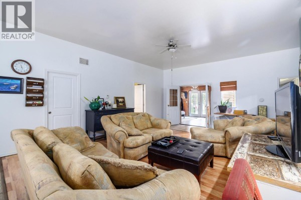 Foyer - 6350 33 Highway Unit# 22, Beaverdell, BC V0A1H0 Photo 3