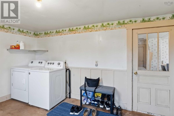 Living room - 6351 Highway 101, Ashmore, NS B0W3T0 Photo 5