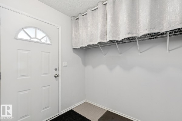 Kitchen - 6356 184 St Nw Nw, Edmonton, AB T5T2N8 Photo 3