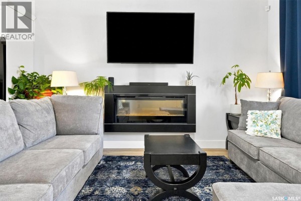 Living room - 636 Meadows Boulevard, Saskatoon, SK S7V0M5 Photo 3